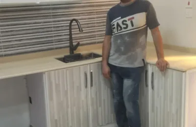 تواصل مع فني مطابخ حي الشاطئ لتركيب مطبخك في جدة